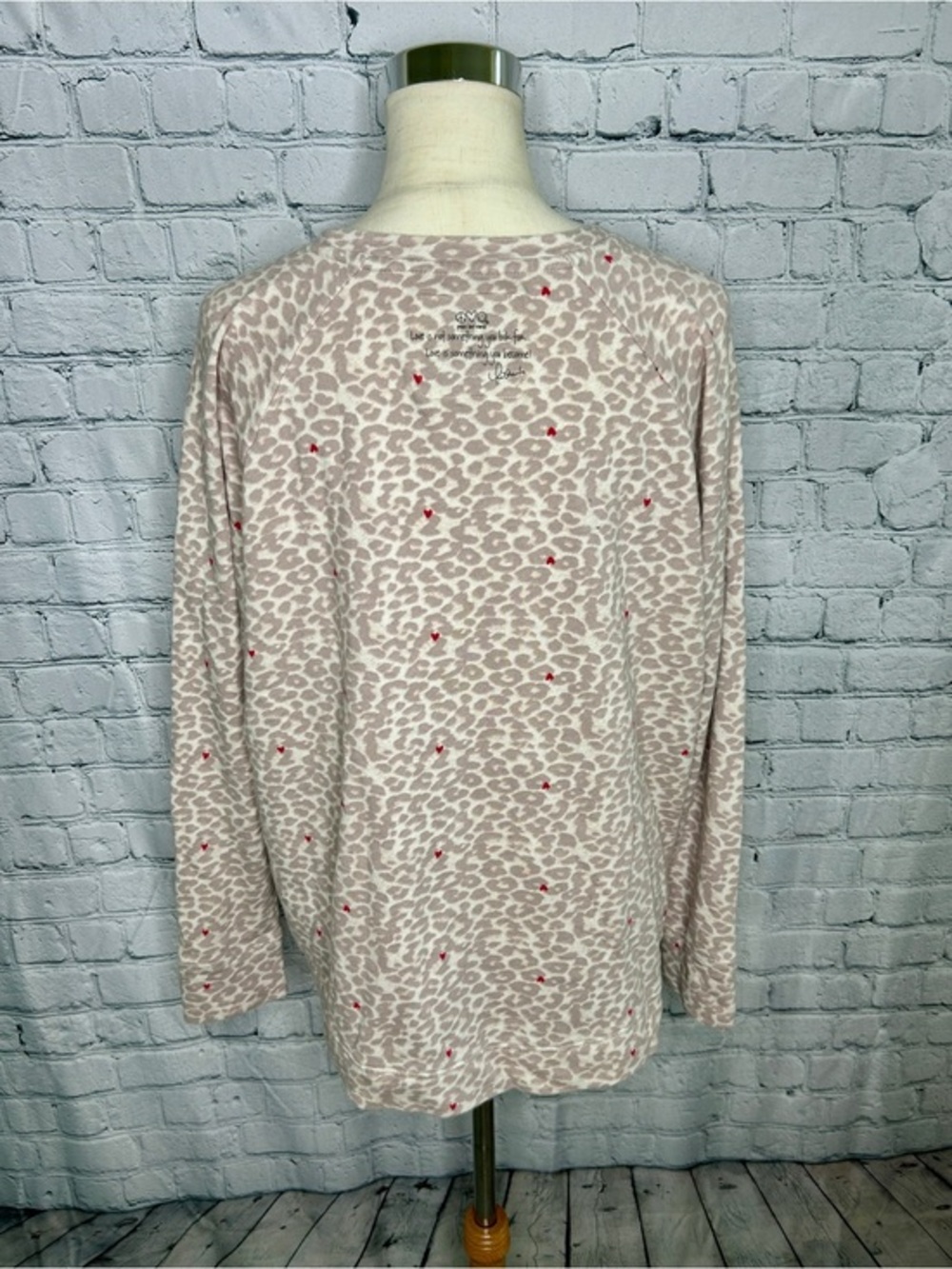 Women's Leopard Print Sweatshirt Small Hearts Feeling Loved Pullover Cozy Top - Picture 4 of 8